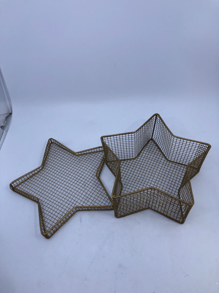 SMALL GOLD STAR METAL BASKET.