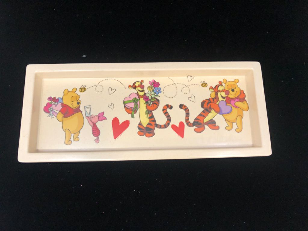 WINNIE THE POOH VALENTINE TRAY.