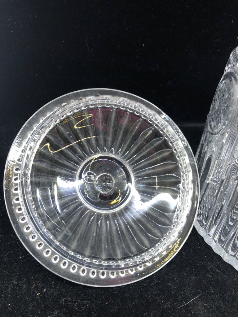 CLEAR CUT GLASS COOKIE JAR WITH LID.