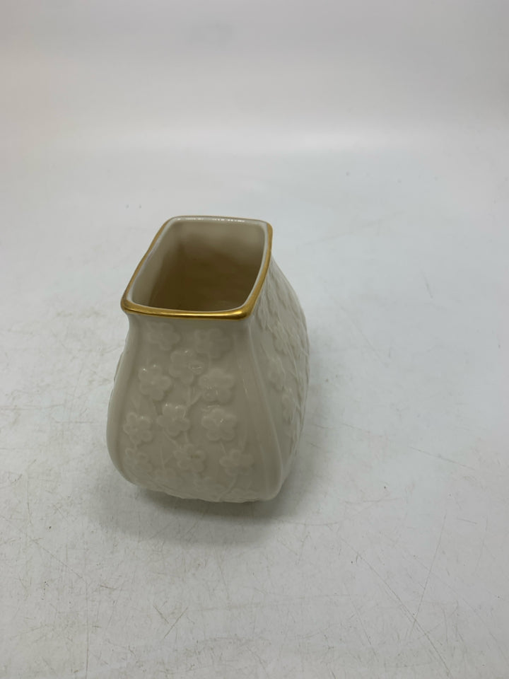 EMBOSSED FLOWERS SHORT PORCELAIN VASE W/ GOLD EDGE.