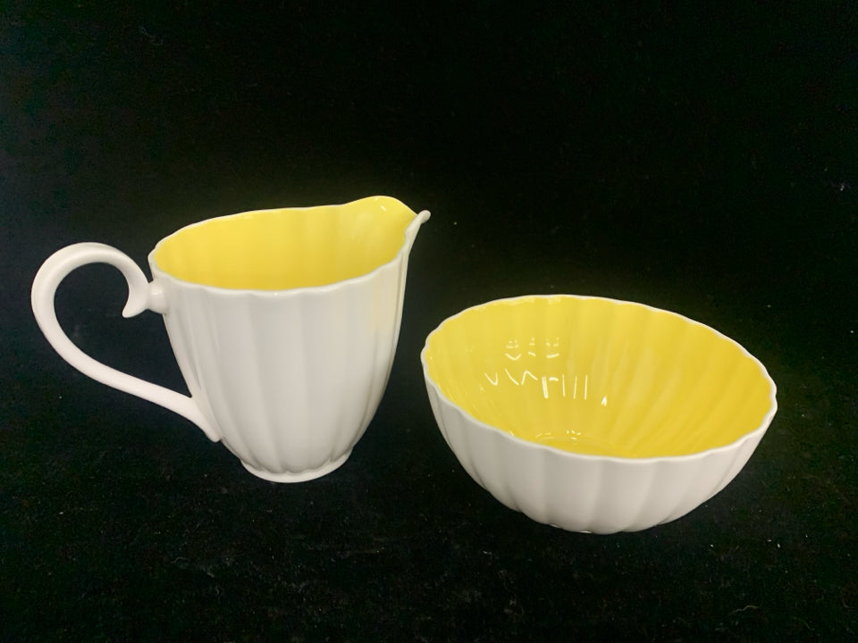 2PC VTG SUGAR AND CREAMER SET W YELLOW INSIDE.