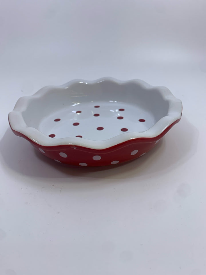 SINGLE RED W/ POLKA DOTS PIE DISH.