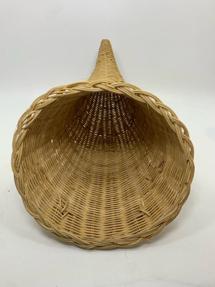 BLONDE WOVEN CORNUCOPIA.