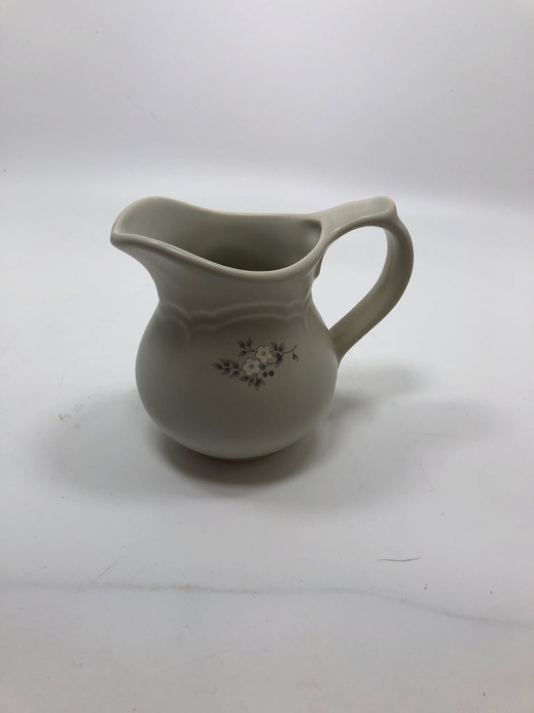 PFALTZGRAFF HERITAGE CREAMER.