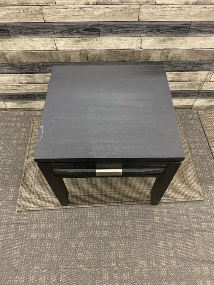 BLACK 1 DRAWER END TABLE.