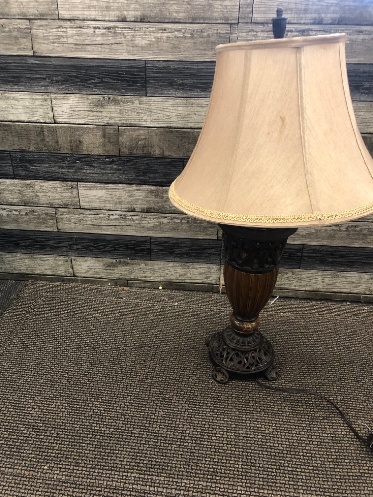 LARGE VICTORIAN STYLE BASE LAMPS W TAN SHADE.