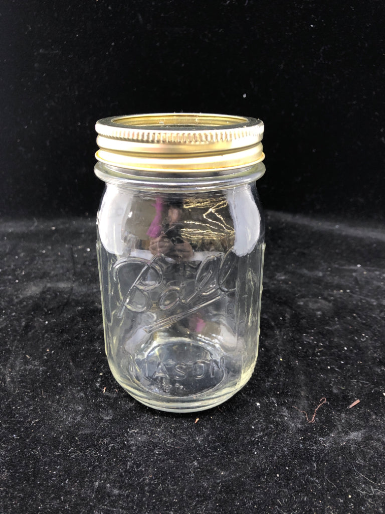 BALL MASON JAR WITH LID.
