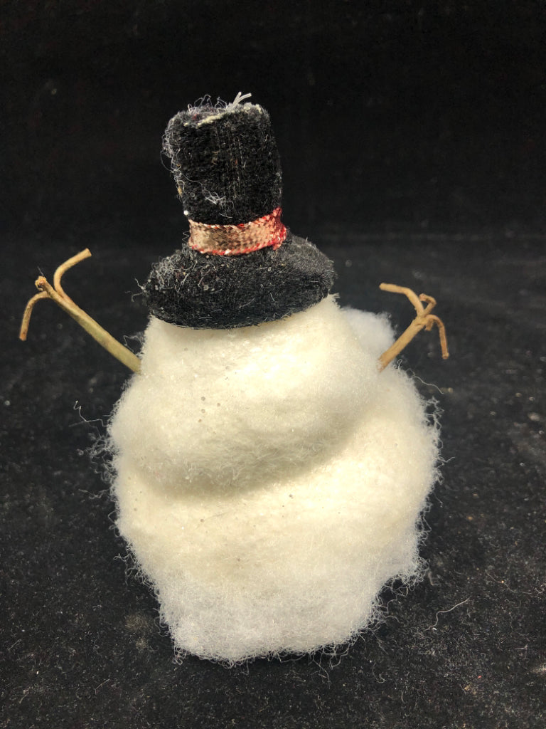 WHITE SNOWMAN FLUFFY DECORATION.