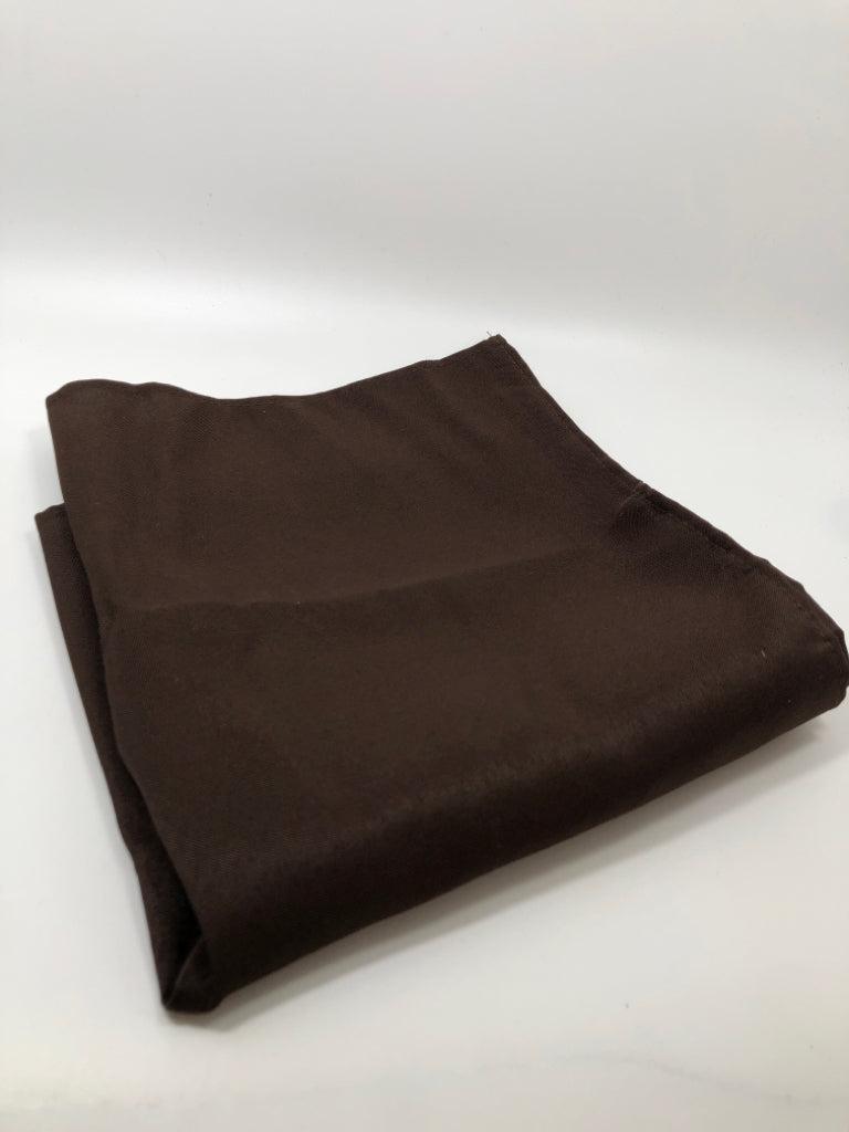 5 CHOCOLATE BROWN NAPKINS.