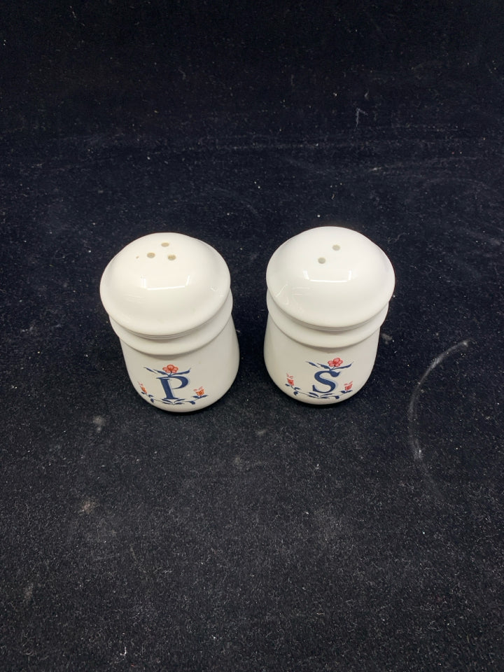 VTG PINK AND BLUE SALT AND PEPPER SHAKERS.