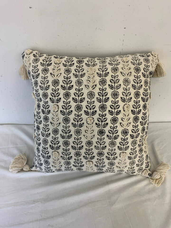 BLACK AND WHITE FLORAL PILLOW.