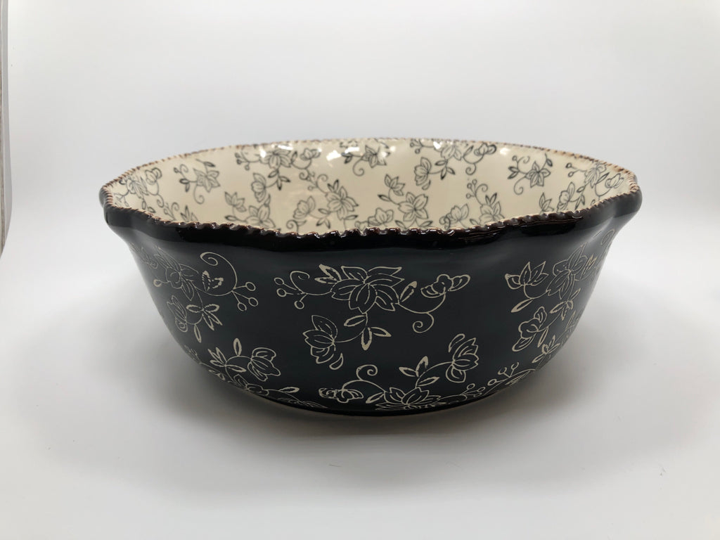 TEMPTATIONS FLORAL LACE BOWL W/SCALLOPED EDGE.