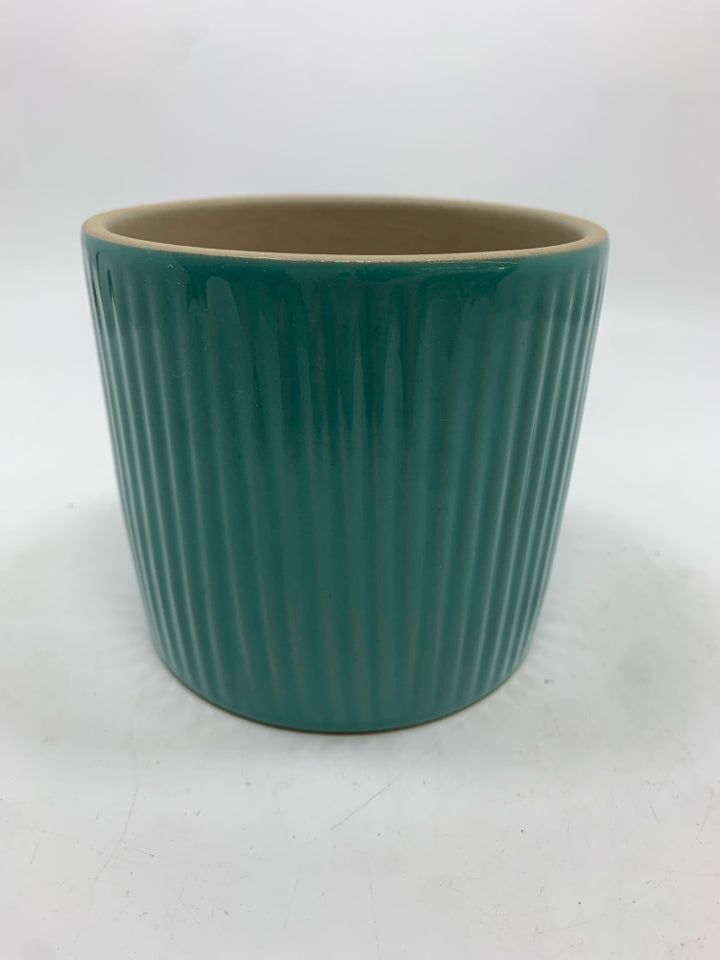 TEAL RIBBED TERRA COTTA POT.