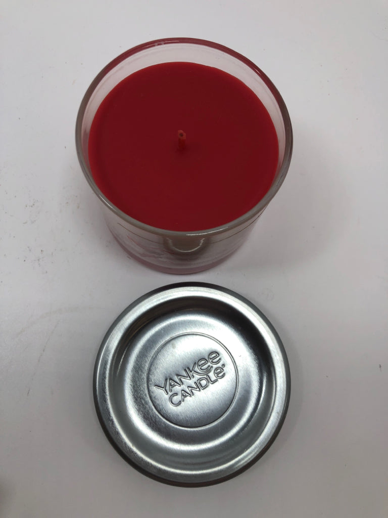 SPARKLING CINNAMON YANKEE CANDLE.