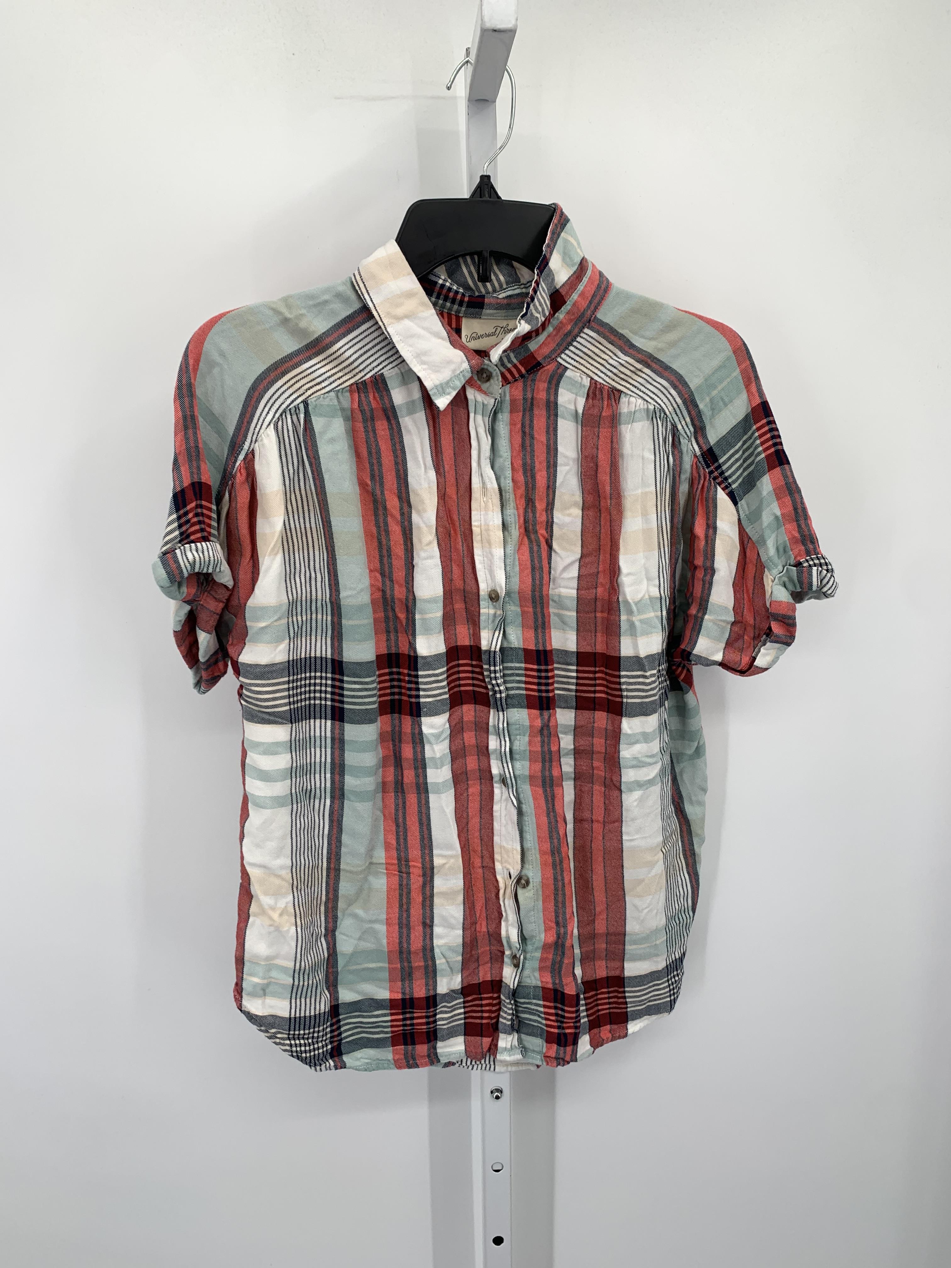 Universal Thread Size Medium Misses Short Sleeve Shirt