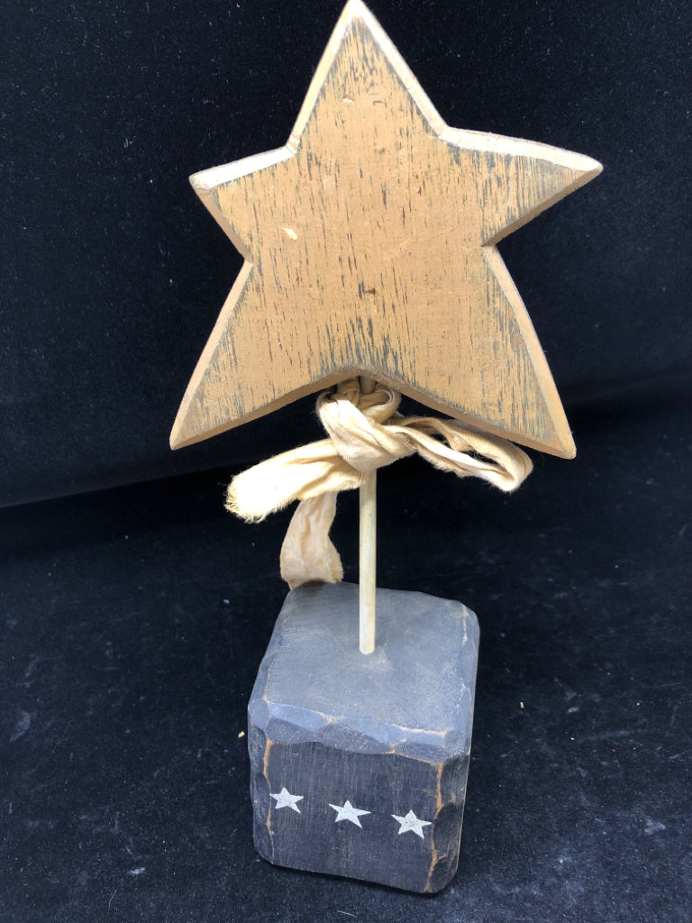 PRIMITIVE BROWN STAR ON BLACK BLOCK WHITE STARS.