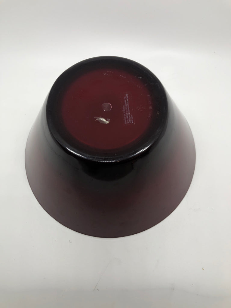 OMBRE RED PLASTIC SERVING BOWL.