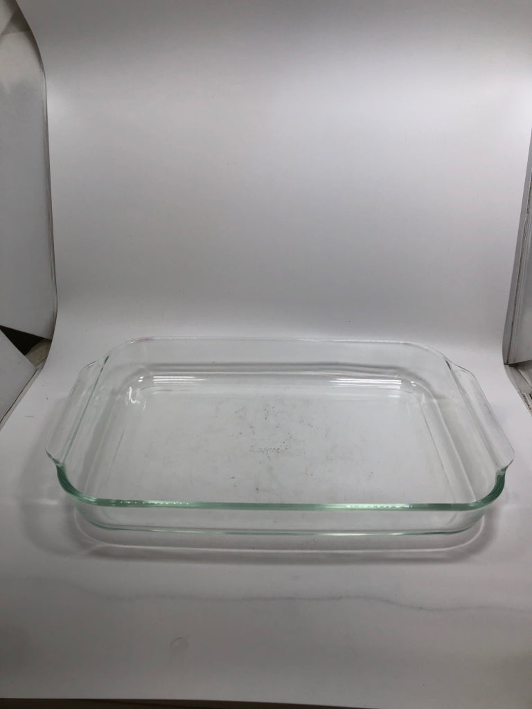 CLEAR PYREX BAKING DISH.