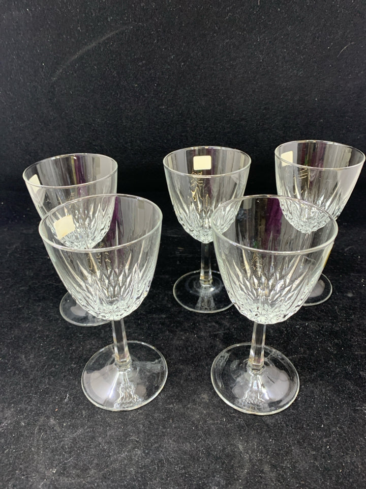 5 CRYSTAL WINE GLASSES LUMINARC.