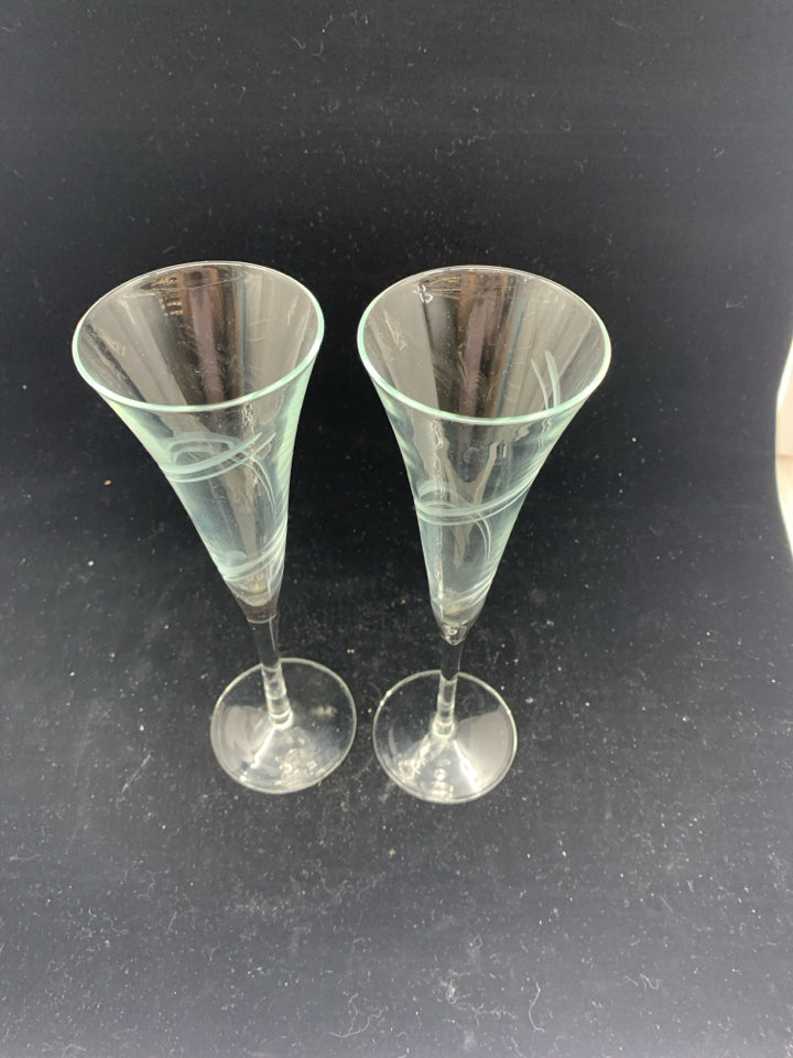 2 SWIRL ETCHED CHAMPAGNE GLASSES.