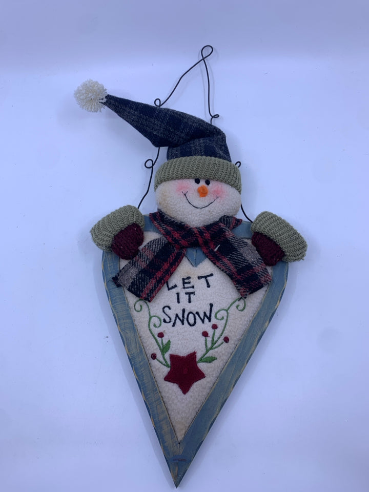 LET IT SNOW PRIMITIVE SNOWMAN HOLING HEART WALL ART.