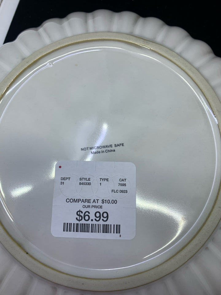 6PC SCALLOP EDGE GOLD SERV FOR 2 - 2 DINNER PLATES, 2 LUNCH PLATES, 2 BOWLS.