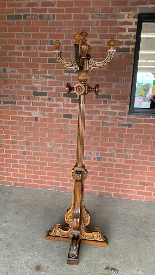 VTG ORNATE CARVED WOOD COAT RACK/HALL TREE.