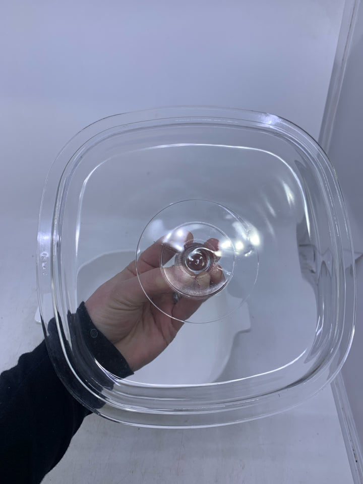 SHALLOW SQUARE BLUE CORNFLOWER BAKING DISH W/ LID.