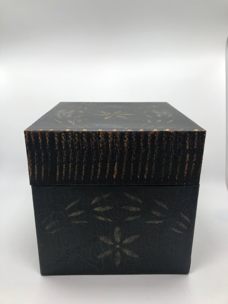 2PC NESTING DECOR BOXES.