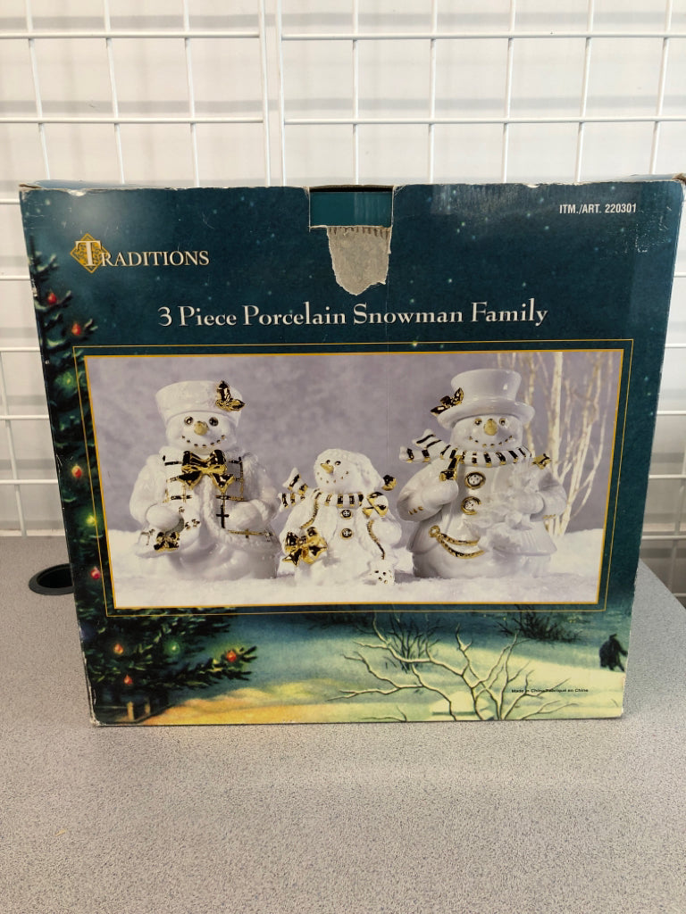 3PC PORCELAIN SNOWMAN FAMILY IN BOX.