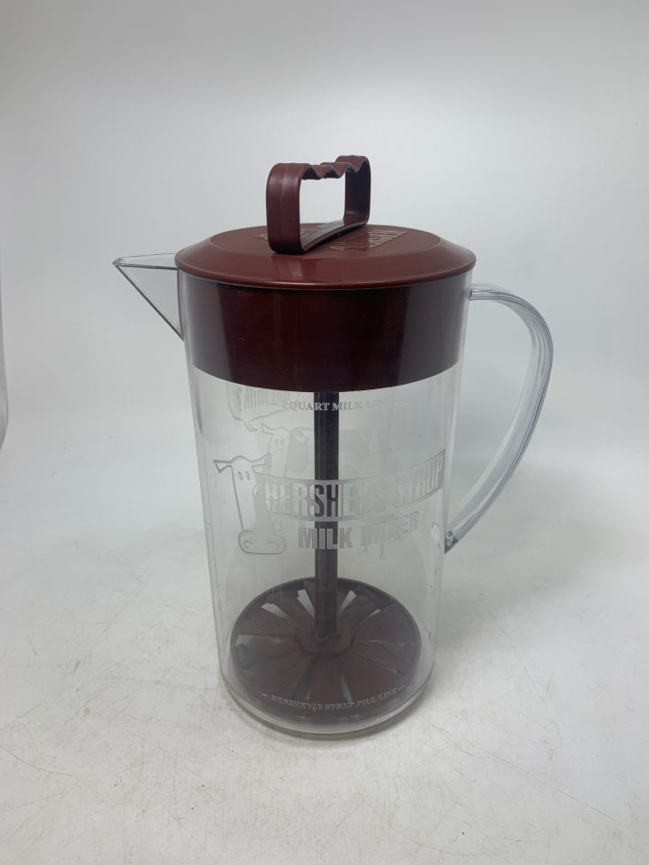 PLASTIC RETIRED MILK MIXER PITCHER.