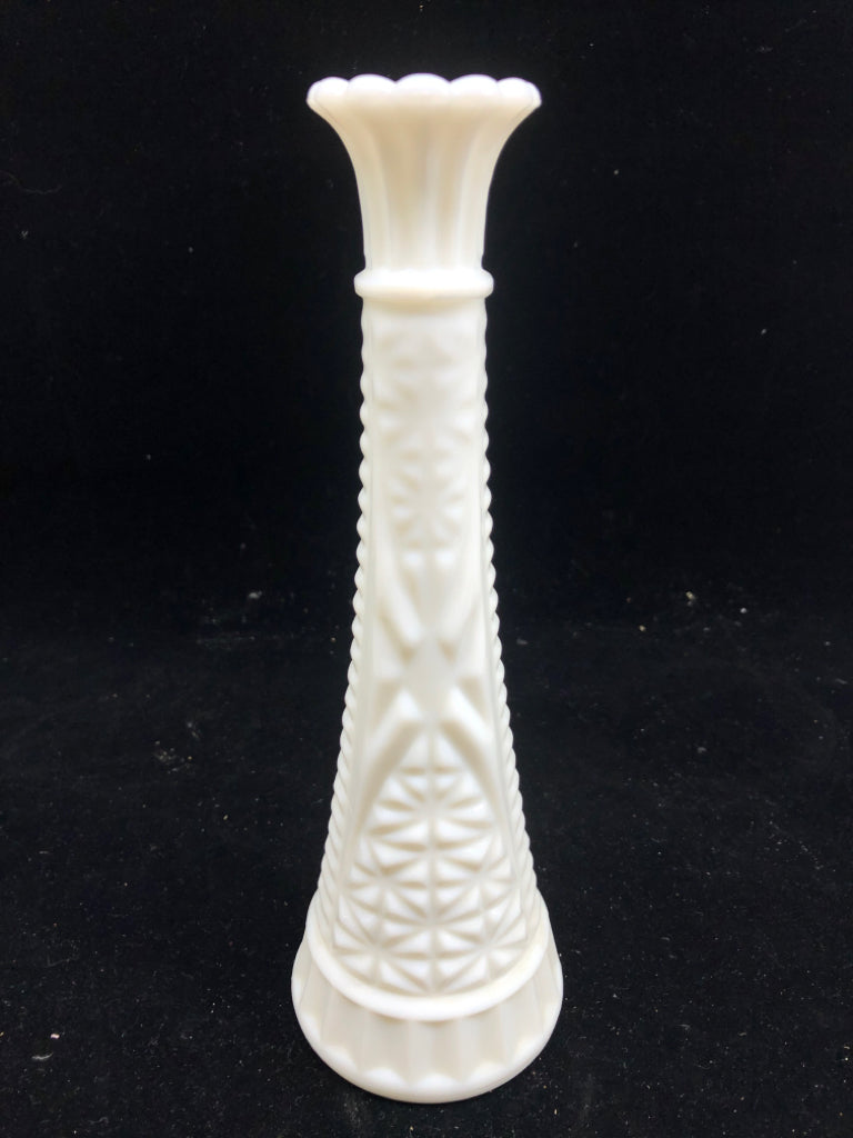 VTG WAVY EDGE MILK GLASS BUD VASE.
