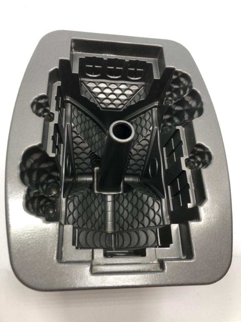 NORDIC WARE GINGERBREAD CAST ALUMINUM PAN.