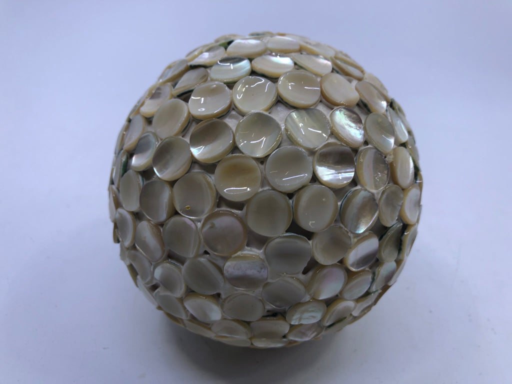 PEARL BALL SHELF DECOR.