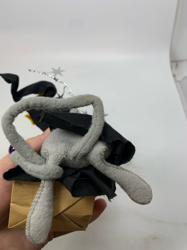 VTG GREY WIZARD MOUSE W/ TRICK OR TREAT BAG 1995.