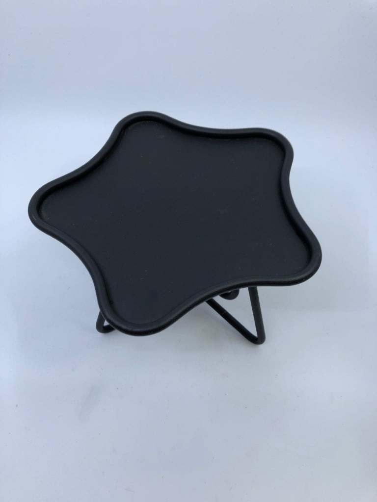 SMALL STAR PEDESTAL.