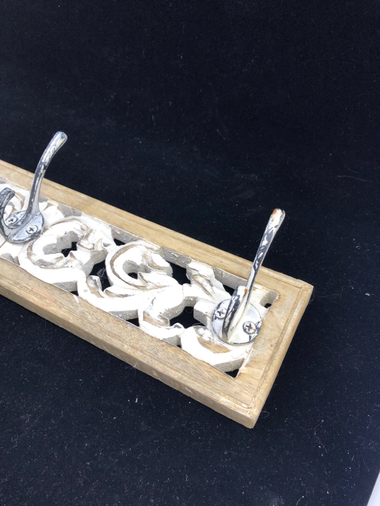 DISTRESSED WOOD PIERCED 3 HOOK WALL ART.