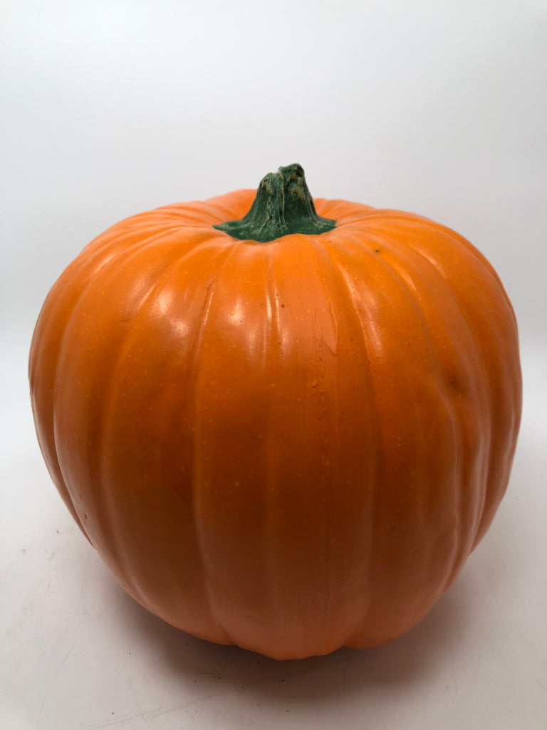 PLASTIC HOLLOW PUMPKIN DECOR.
