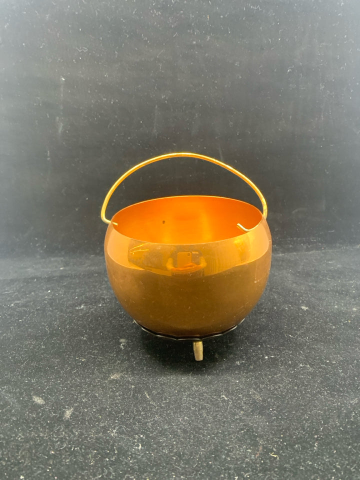 VTG SMALL COPPER BOWL W HANDLE AND BLACK STAND.