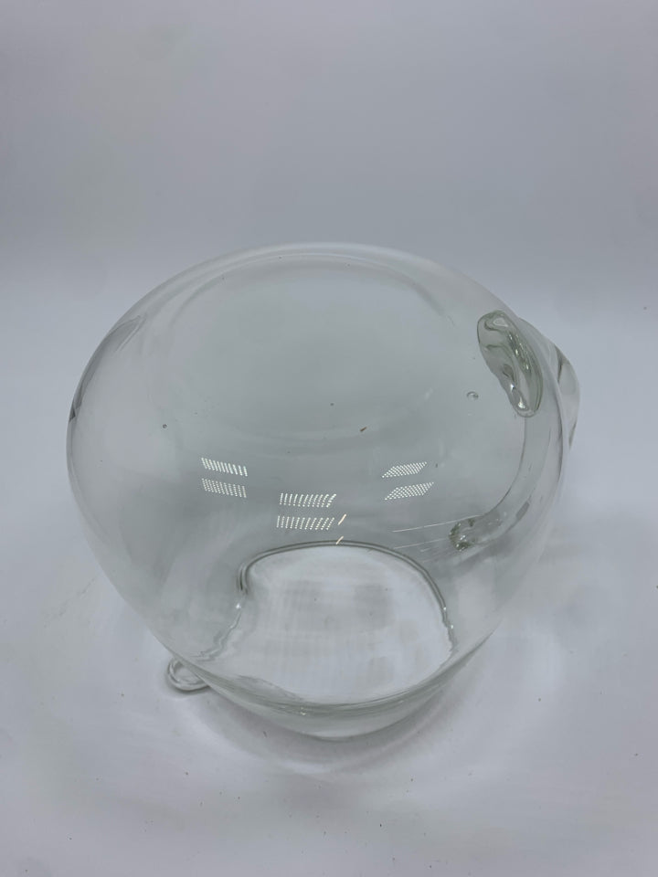 CLEAR GLASS PITCHER W/PINCHED SPOUT.