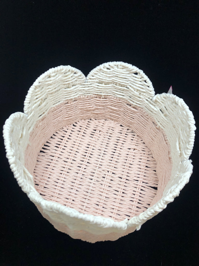 WOVEN WHITE/PINK BASKET.