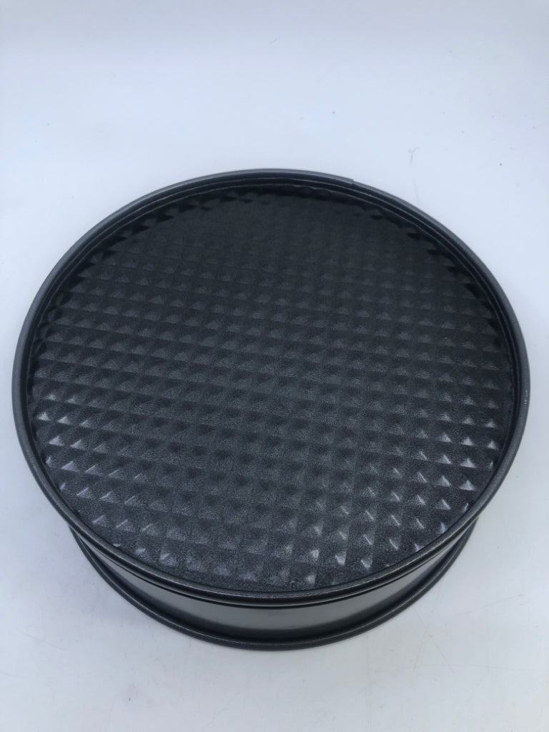MID SIZE SPRING FORM PAN.