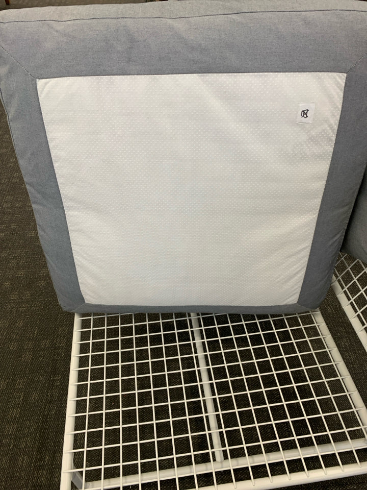 CORNER CHAIR W/WHITE WHITE METAL FRAME & 3 GRAY CUSHIONS.