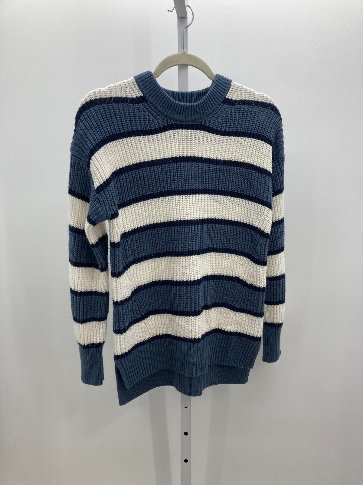 SO Size Medium Juniors Long Sleeve Sweater