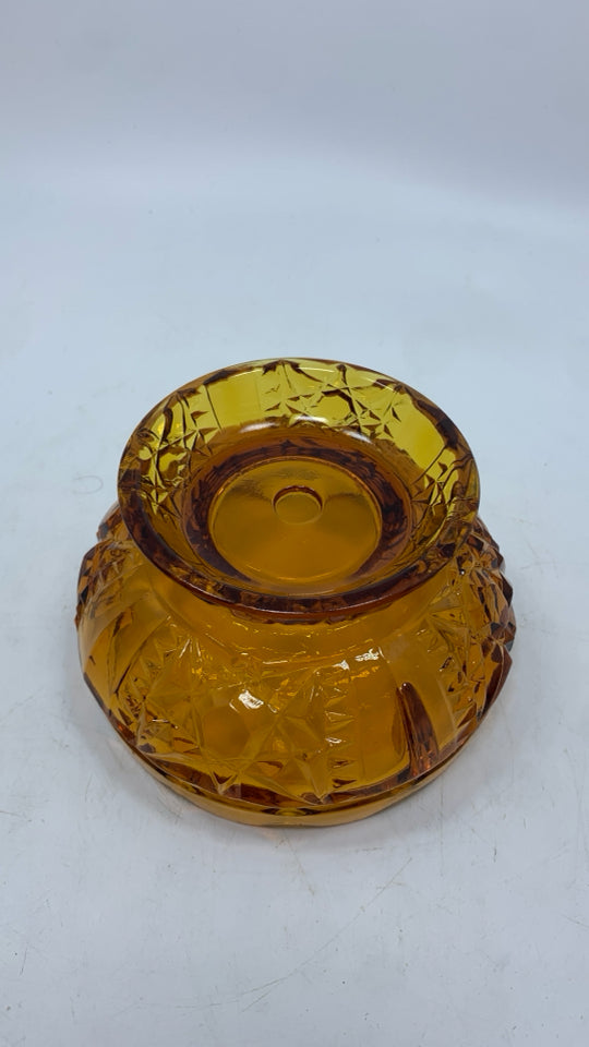 VTG AMBER GLASS DISH W/GEOMETRIC DESIGN.