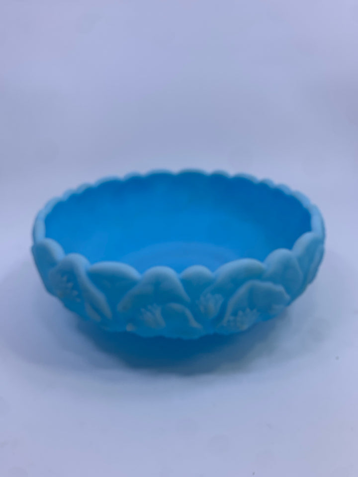 VTG BLUE FENTON SERVING BOWL W/ SCALLOP EDGE.