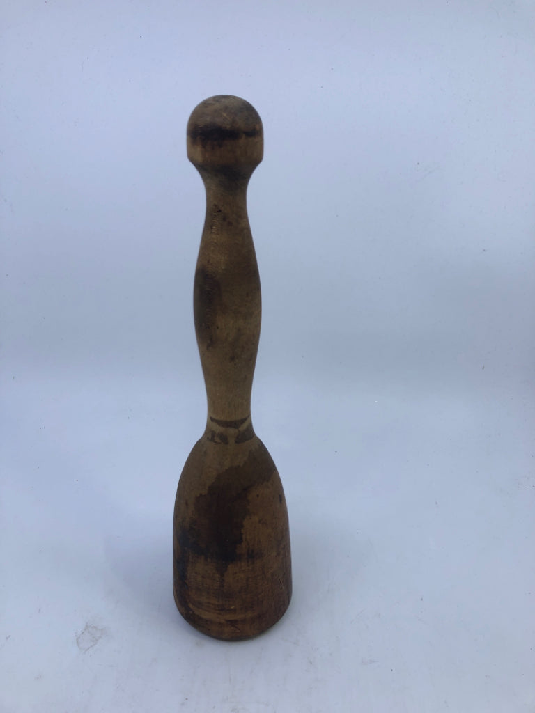 VTG WOODEN PESTLE.