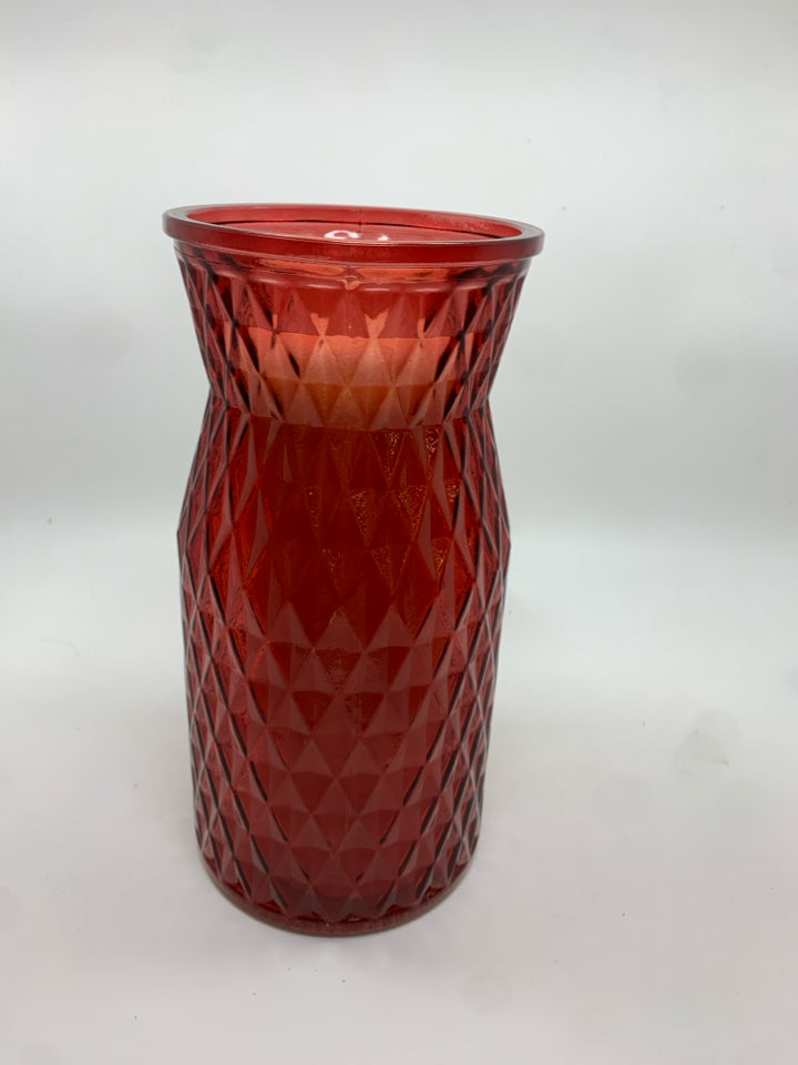 RED GLASS CANDLE HOLDER W/WHITE CANDLE.