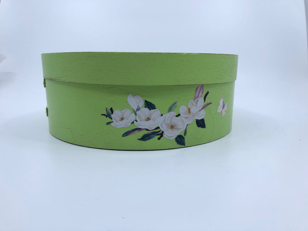 GREEN ROUND WOOD BOX W WHITE FLOWERS.