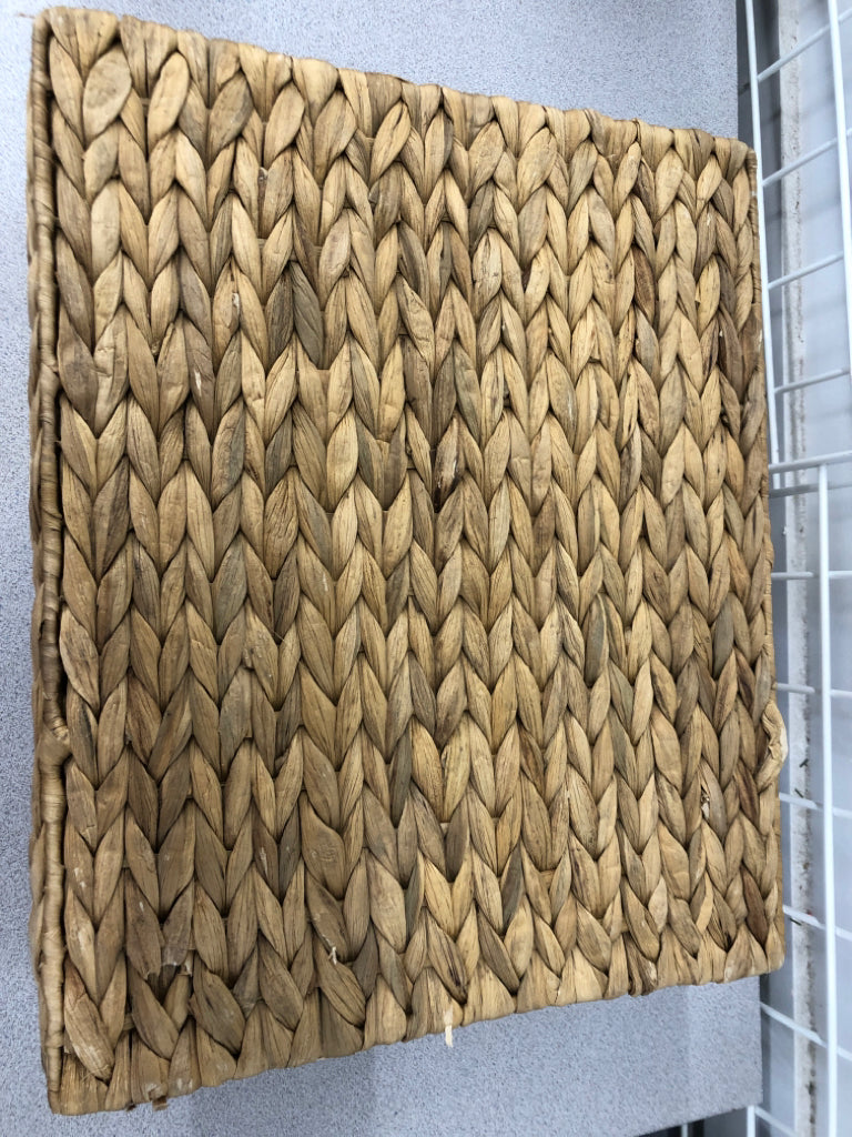 RECTANGLE WOVEN BASKET.